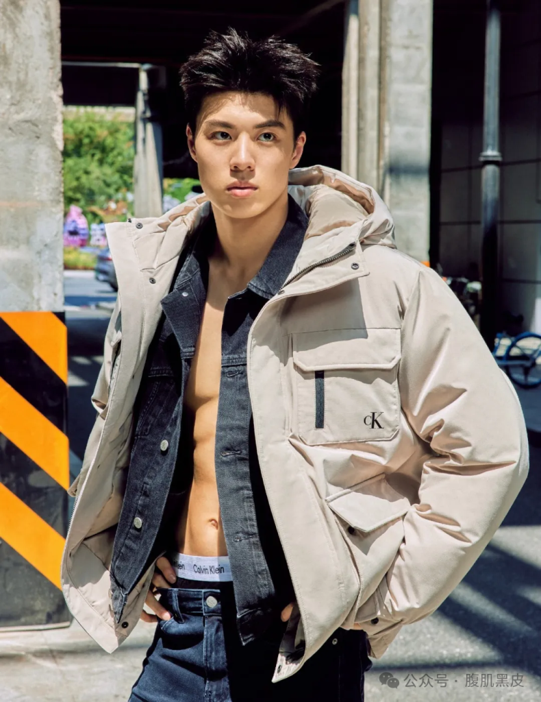 23 游泳健将张翼祥拍摄 CK 内裤，实力不输宁泽涛