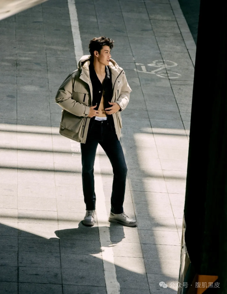 23 游泳健将张翼祥拍摄 CK 内裤，实力不输宁泽涛