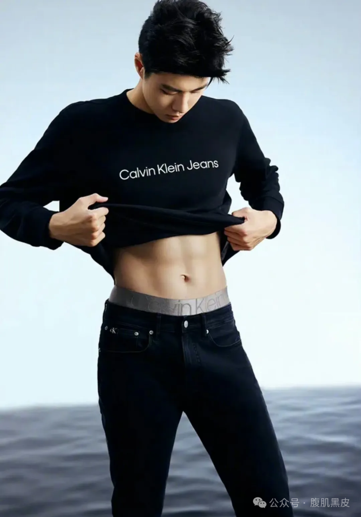 23 游泳健将张翼祥拍摄 CK 内裤，实力不输宁泽涛