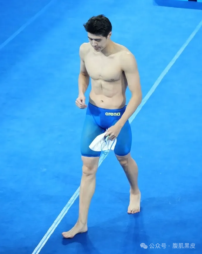 23 游泳健将张翼祥拍摄 CK 内裤，实力不输宁泽涛