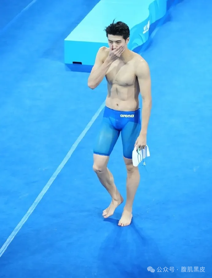 23 游泳健将张翼祥拍摄 CK 内裤，实力不输宁泽涛