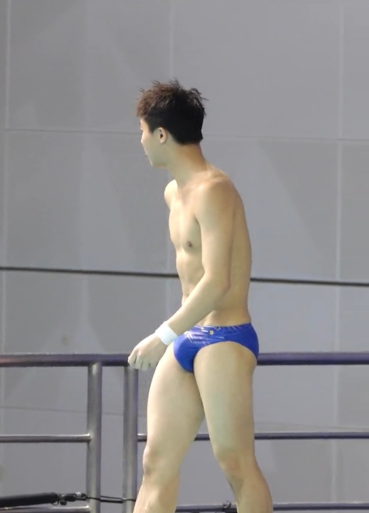 成都体育学院 04 年的跳水弟弟最新图来了！