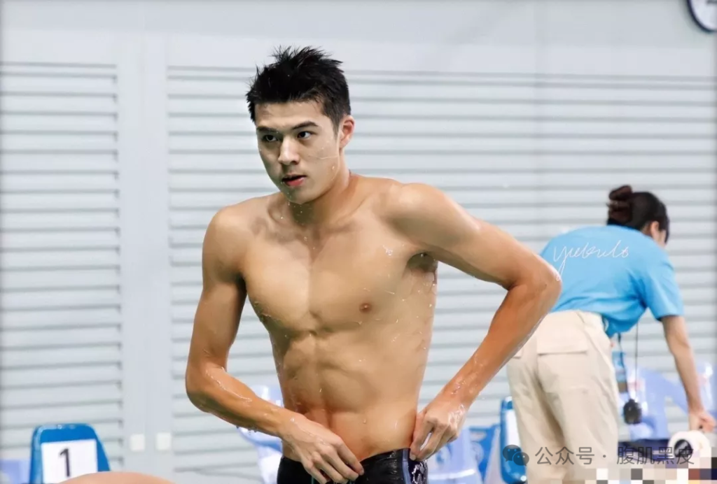 23 游泳健将张翼祥拍摄 CK 内裤，实力不输宁泽涛