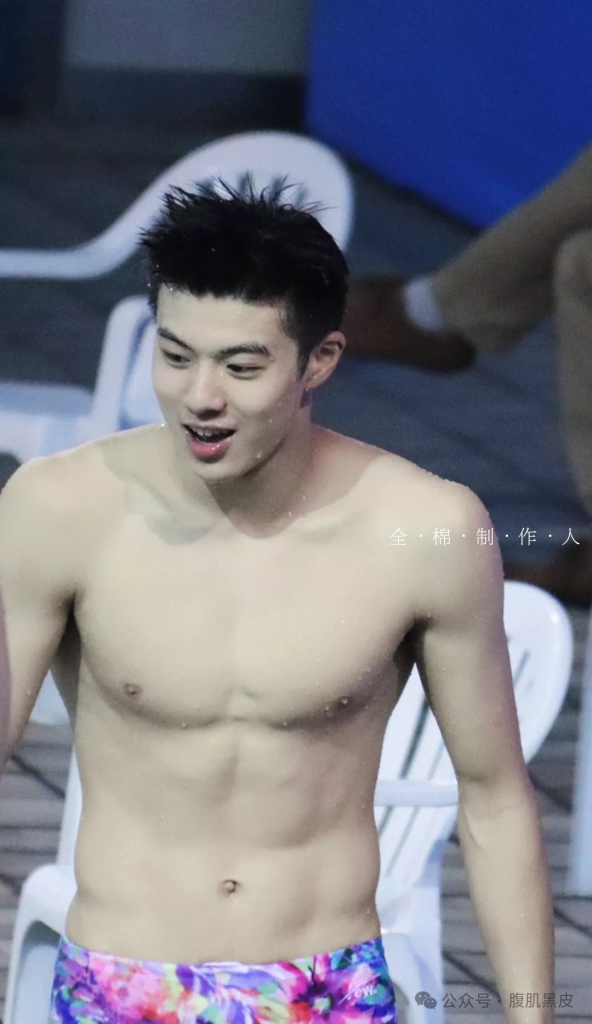 23 游泳健将张翼祥拍摄 CK 内裤，实力不输宁泽涛