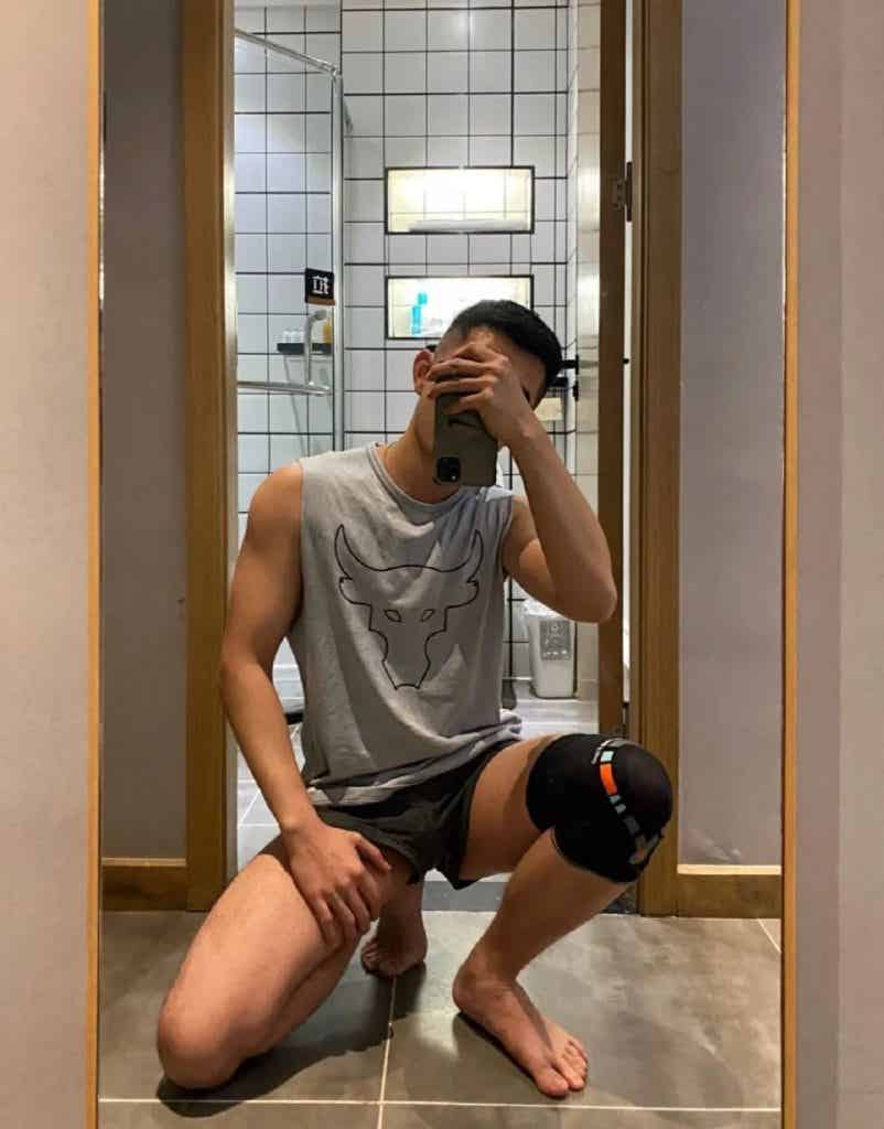 高颜值帅气肌肉男孩，胸肌非常诱惑！