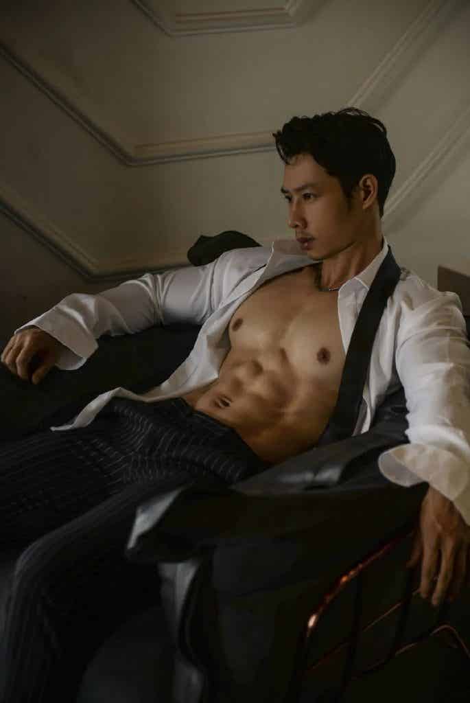 高颜值帅气肌肉男孩，胸肌非常诱惑！