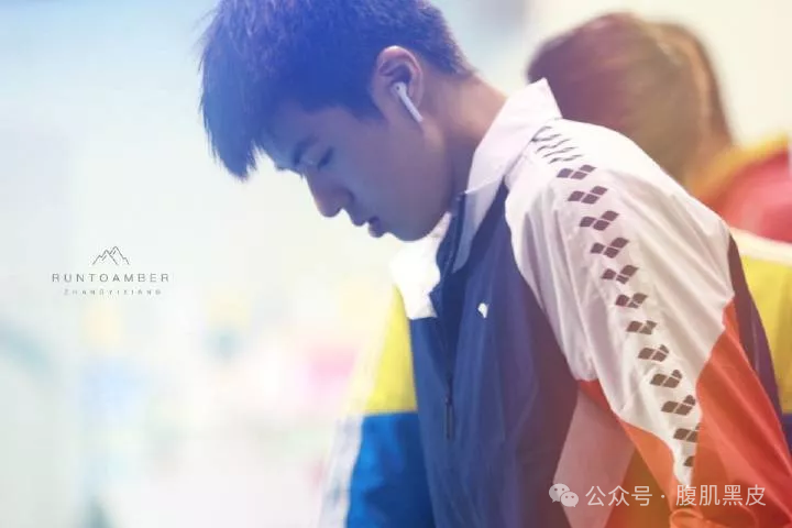 23 游泳健将张翼祥拍摄 CK 内裤，实力不输宁泽涛