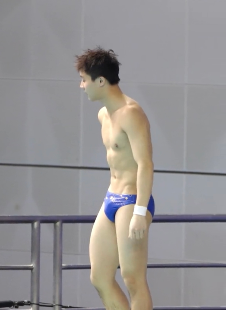 成都体育学院 04 年的跳水弟弟最新图来了！