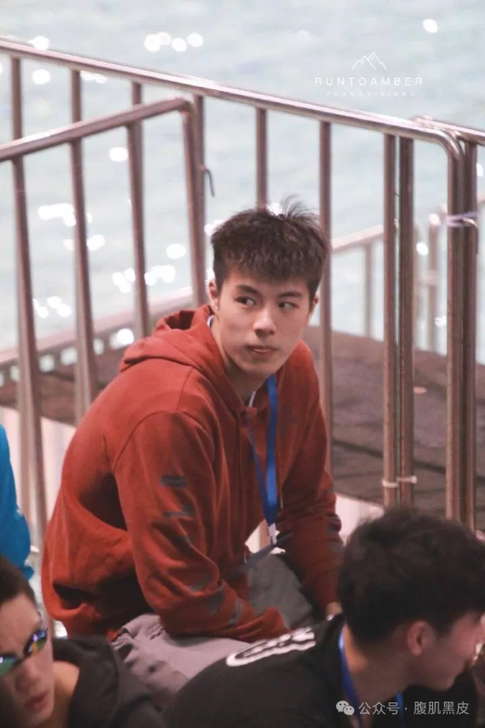 23 游泳健将张翼祥拍摄 CK 内裤，实力不输宁泽涛