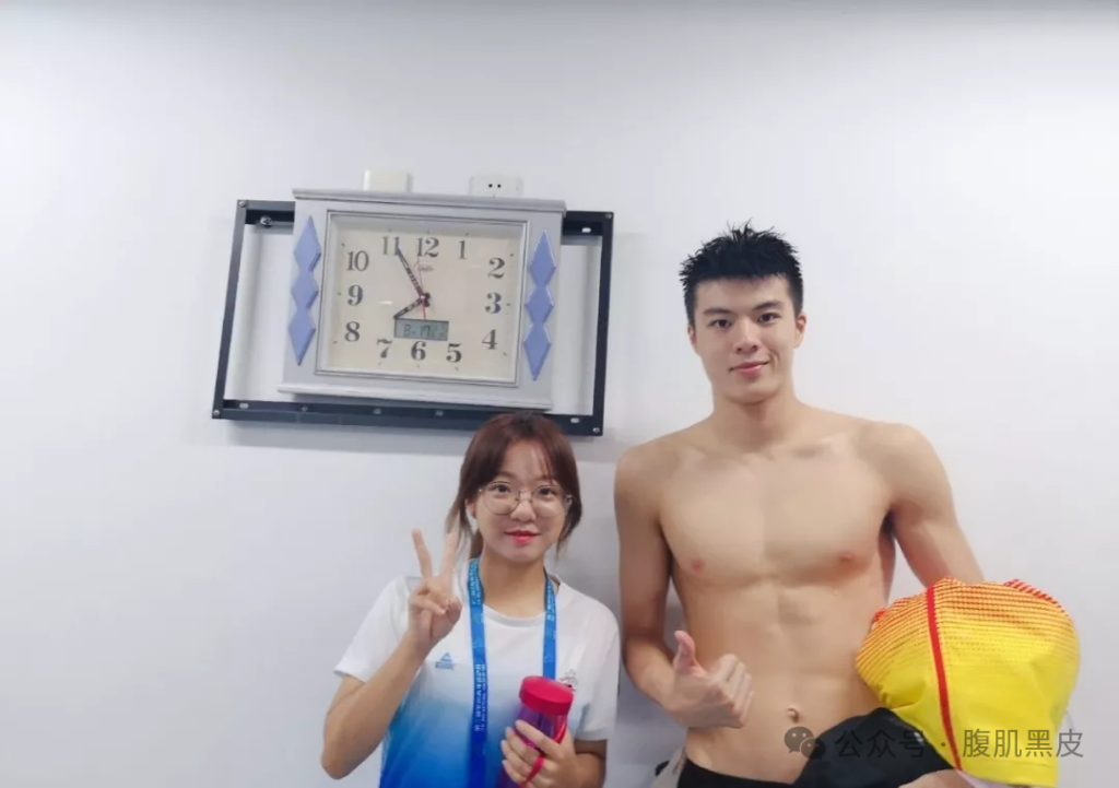 23 游泳健将张翼祥拍摄 CK 内裤，实力不输宁泽涛