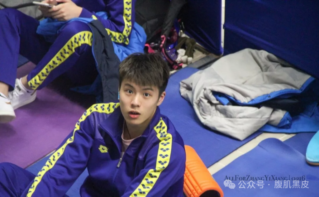 23 游泳健将张翼祥拍摄 CK 内裤，实力不输宁泽涛