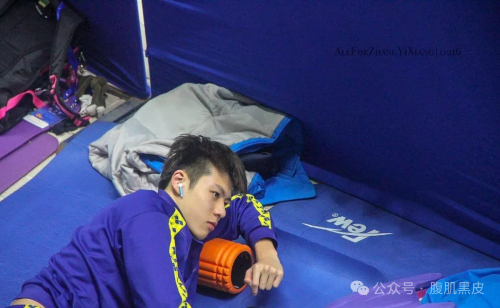 23 游泳健将张翼祥拍摄 CK 内裤，实力不输宁泽涛