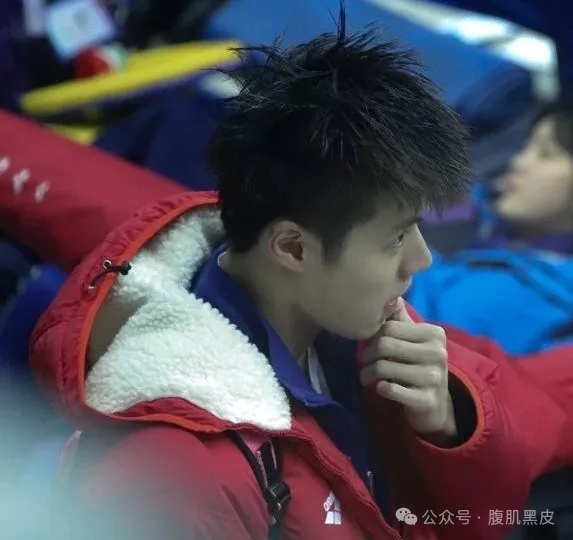 23 游泳健将张翼祥拍摄 CK 内裤，实力不输宁泽涛