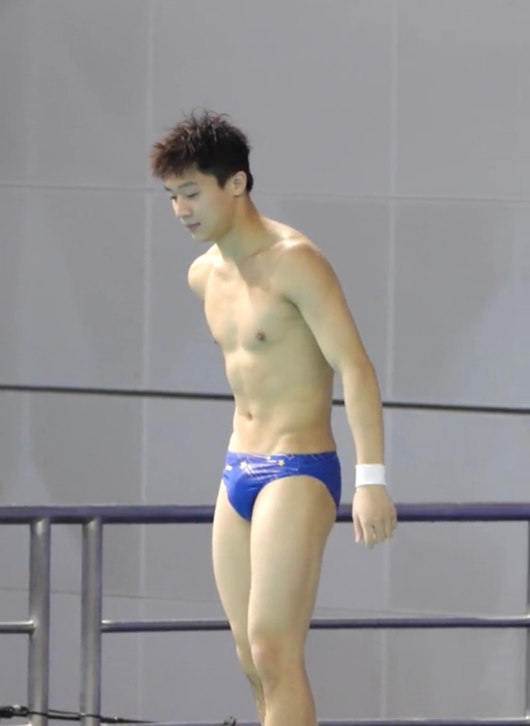 成都体育学院 04 年的跳水弟弟最新图来了！