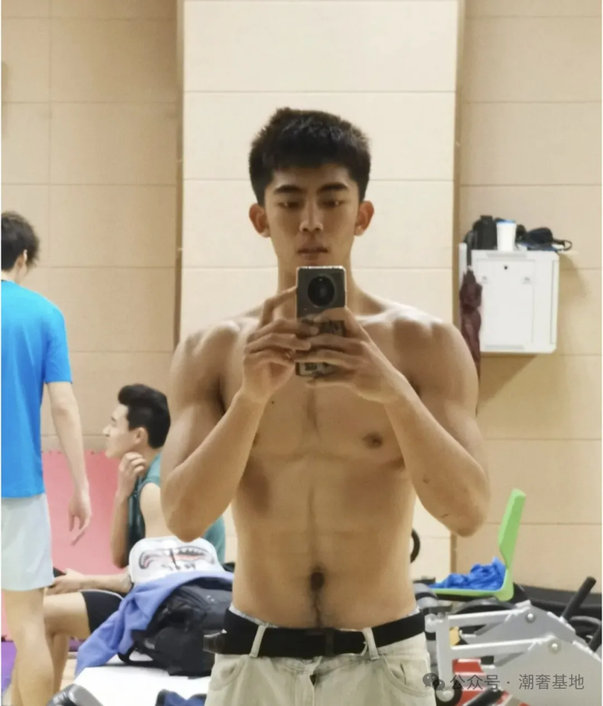 00 后黑皮体育生长腿 191CM 大弟弟