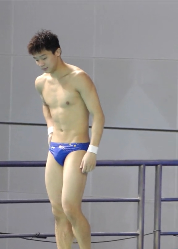 成都体育学院 04 年的跳水弟弟最新图来了！