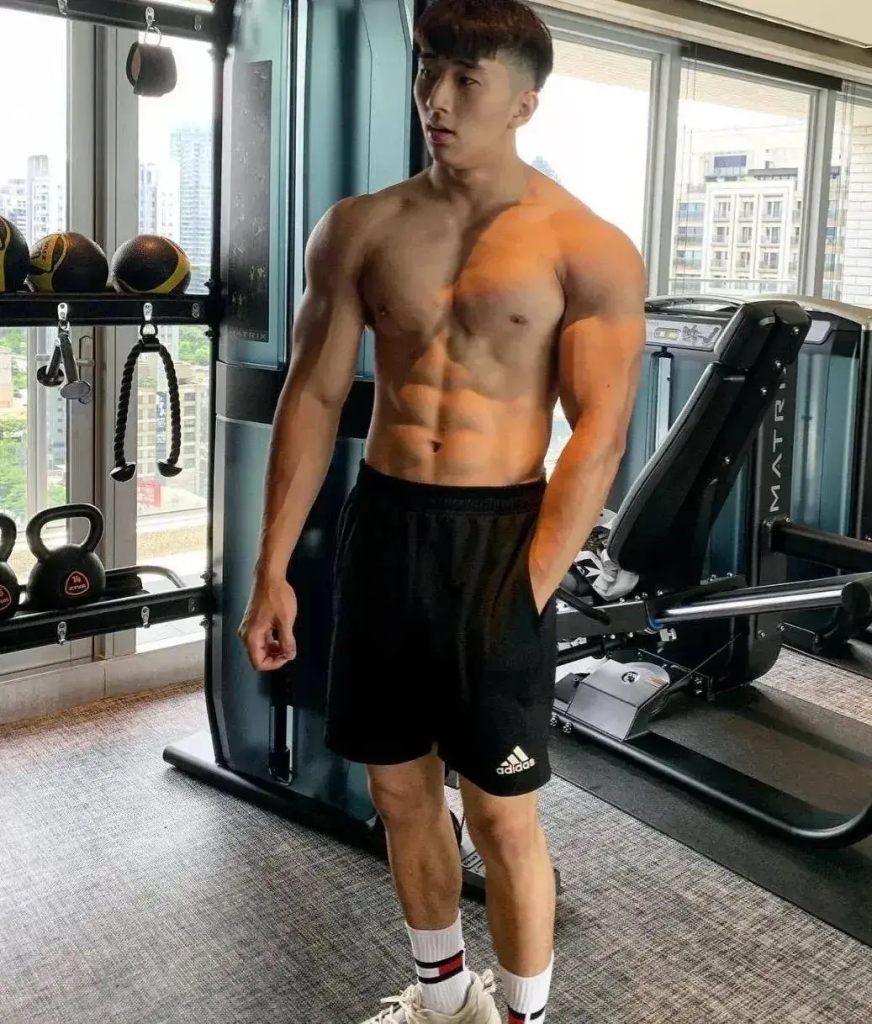 大大大实力 26 肌肉私教，手臂肌肉撑爆衫了