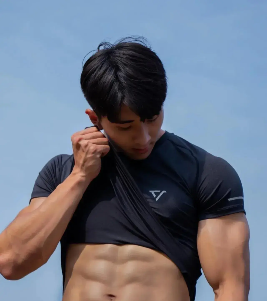 大大大实力 26 肌肉私教，手臂肌肉撑爆衫了