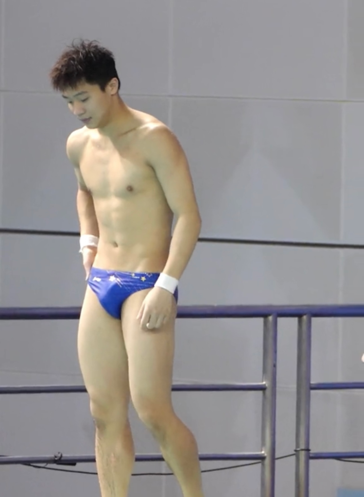 成都体育学院 04 年的跳水弟弟最新图来了！