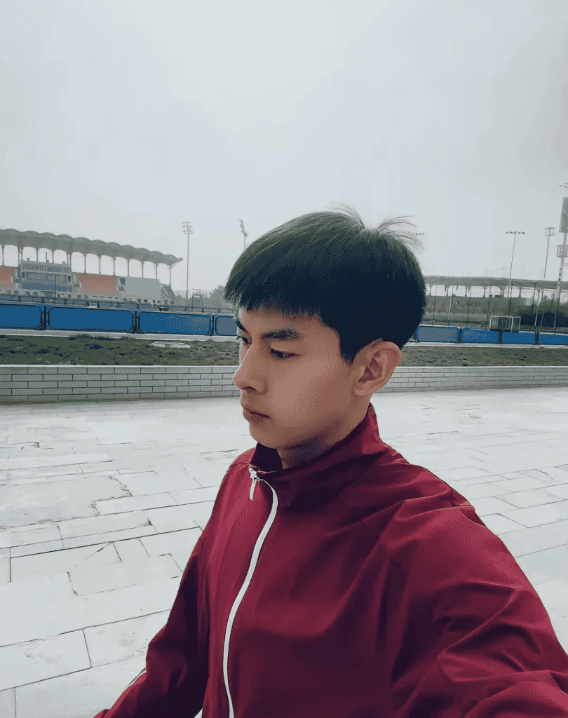 操场上 19 的篮球腹肌帅哥，感受荷尔蒙气息