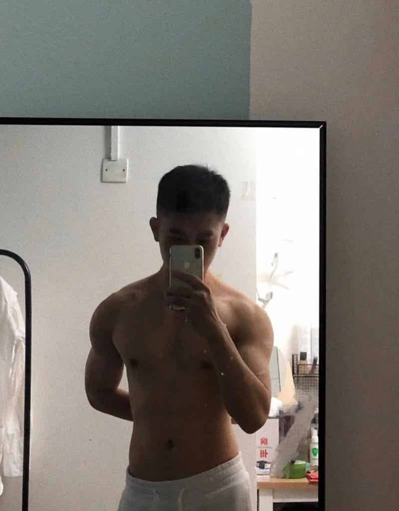 高颜值帅气肌肉男孩，胸肌非常诱惑！