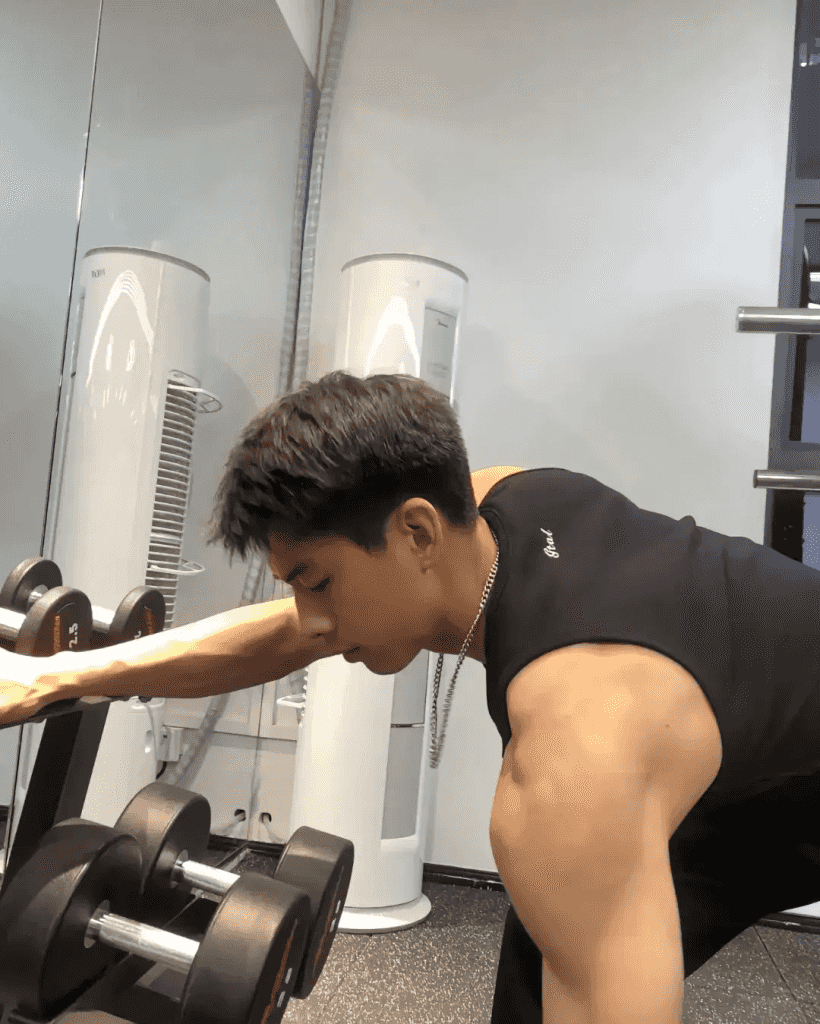 操场上 19 的篮球腹肌帅哥，感受荷尔蒙气息