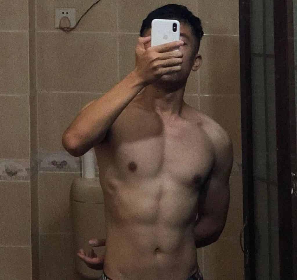 高颜值帅气肌肉男孩，胸肌非常诱惑！