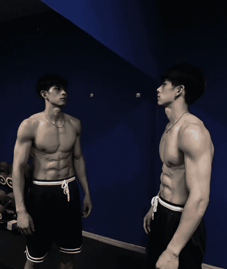 操场上 19 的篮球腹肌帅哥，感受荷尔蒙气息