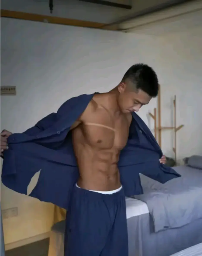 肌肉网红祝万成 29 退伍后实力超强,丛林野性十足 肌肉网红祝万成 29 退伍后实力超强,丛林野性十足