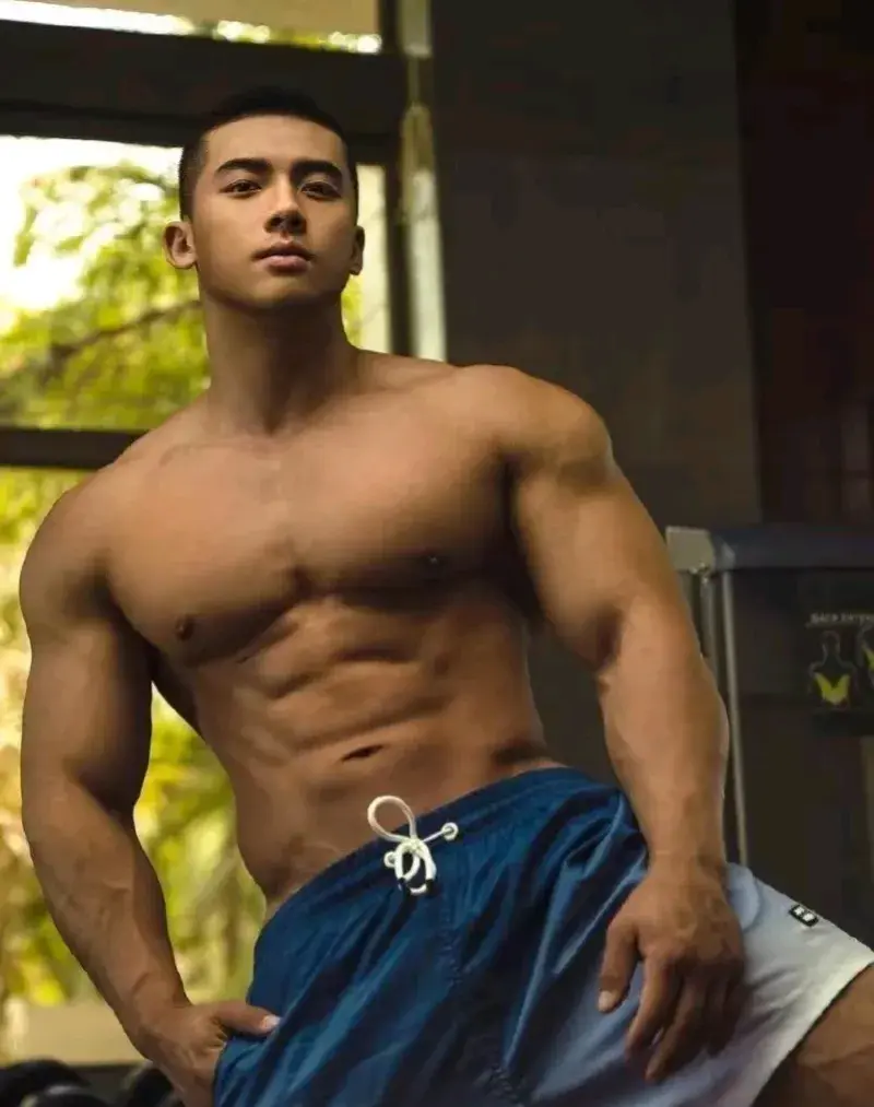 肌肉网红祝万成 29 退伍后实力超强,丛林野性十足 肌肉网红祝万成 29 退伍后实力超强,丛林野性十足