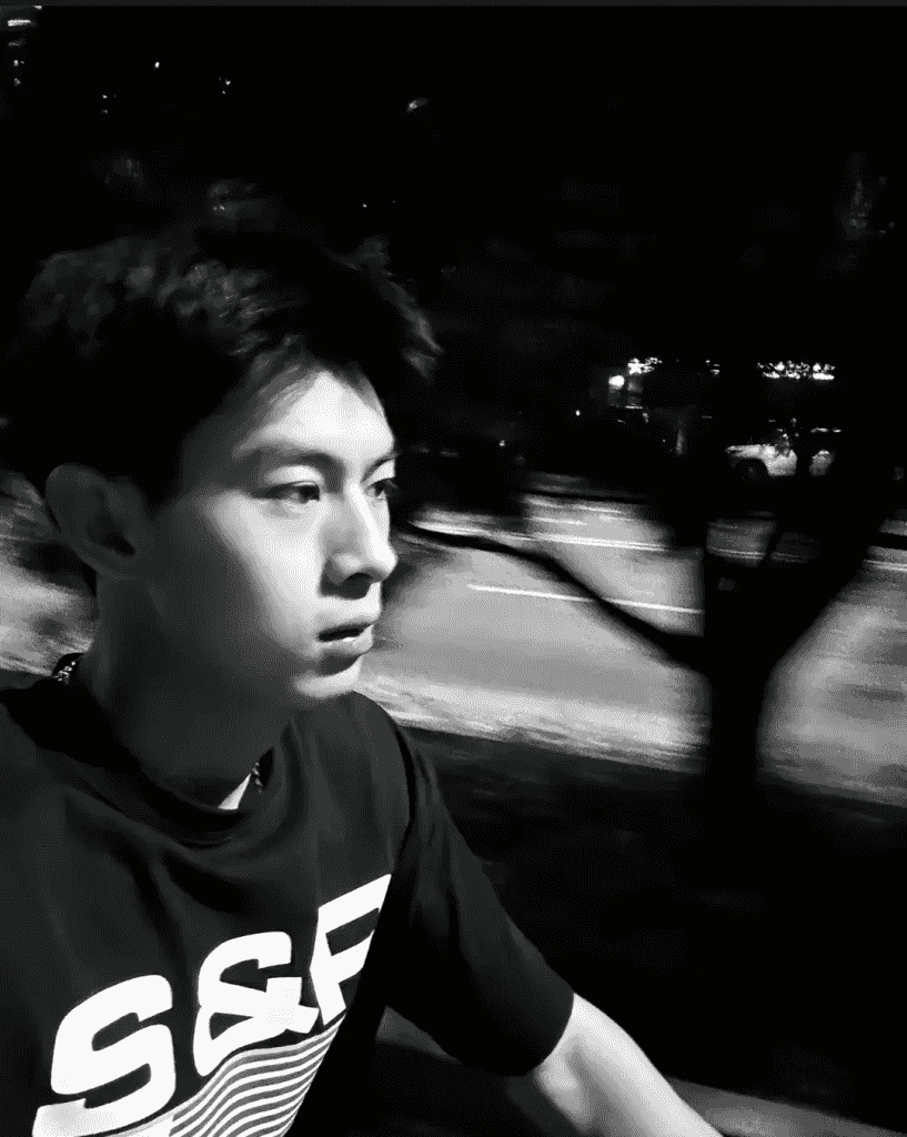 操场上 19 的篮球腹肌帅哥，感受荷尔蒙气息