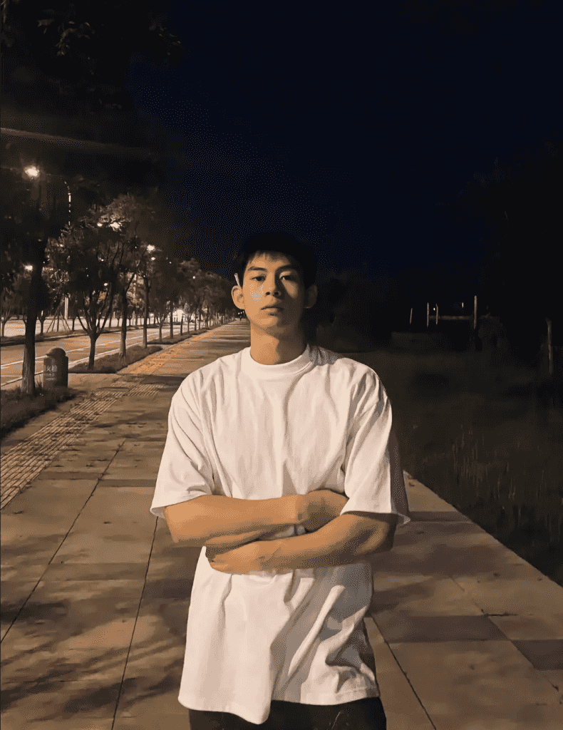 操场上 19 的篮球腹肌帅哥，感受荷尔蒙气息