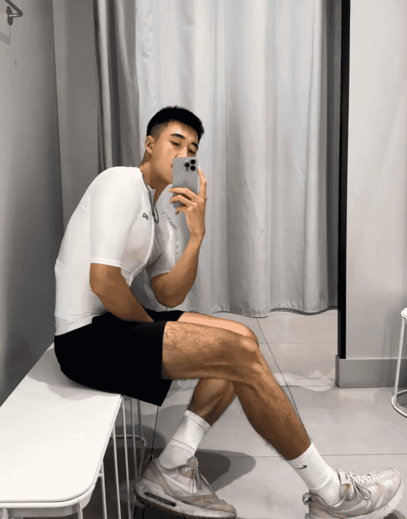 大长腿 192 浓毛体育生，直播白袜性感又迷人