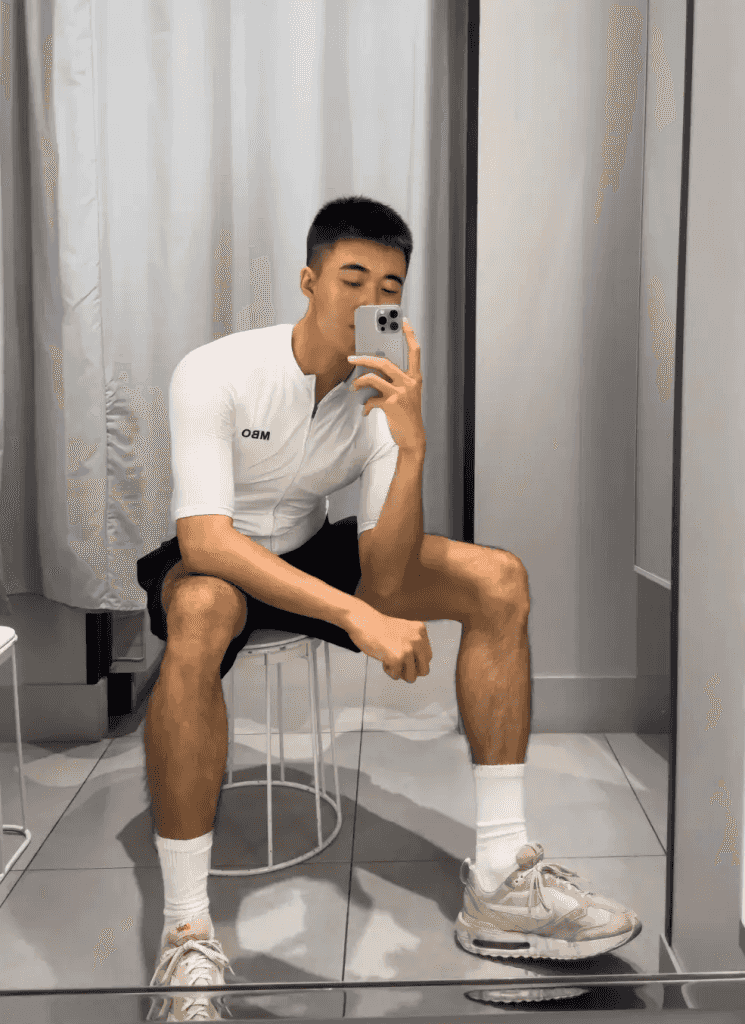 大长腿 192 浓毛体育生，直播白袜性感又迷人