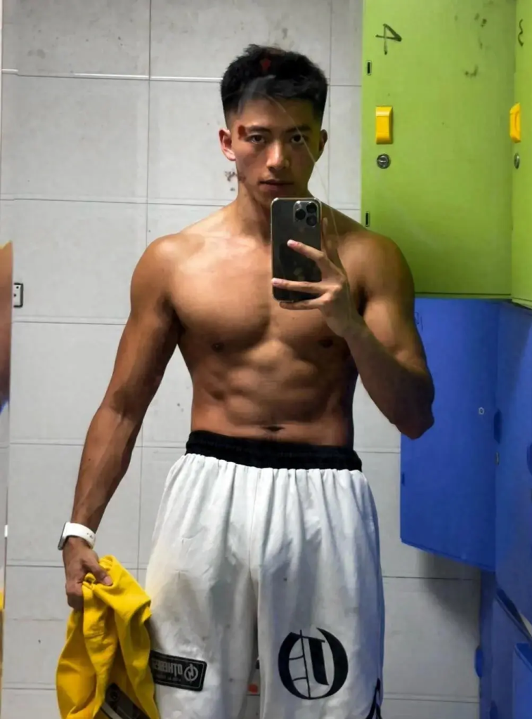 成都 25 大胸肌腹肌超帅的黑皮体育生