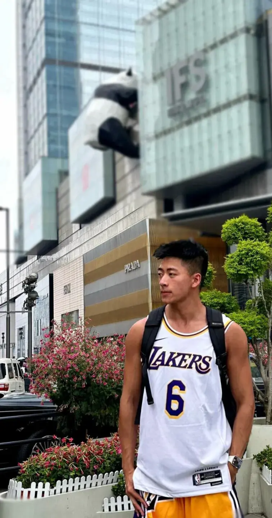 成都 25 大胸肌腹肌超帅的黑皮体育生