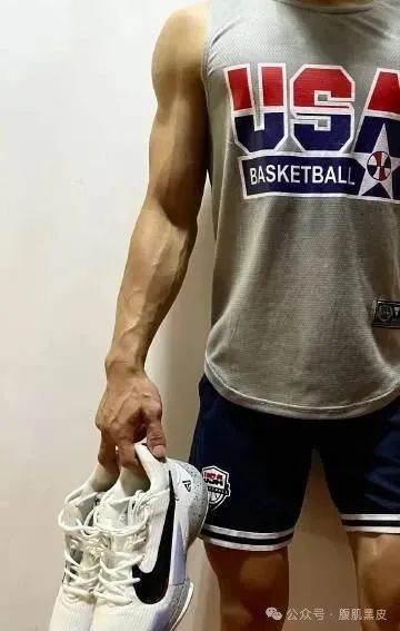 QS 覃森！广西南宁通讯录圈大网红疑被抓