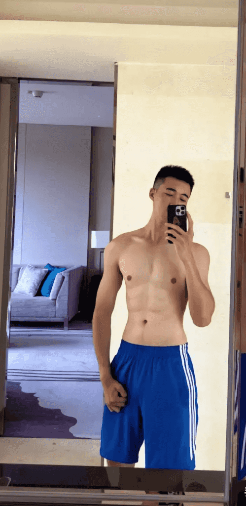 大长腿 192 浓毛体育生，直播白袜性感又迷人