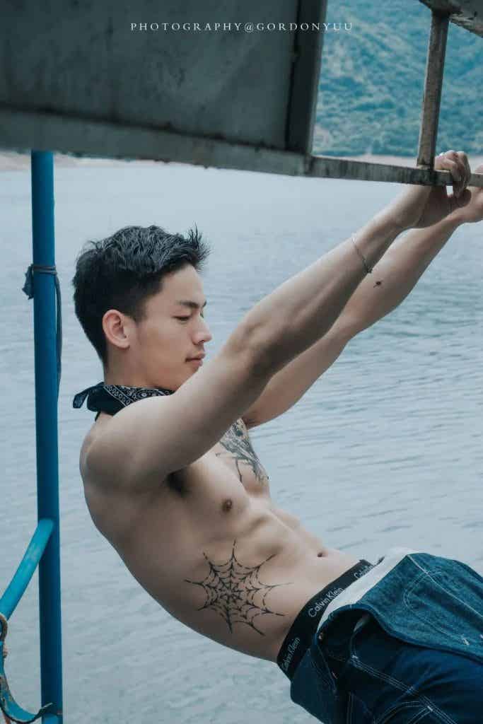 宝藏摄影师 诱惑满满 纯欲天花板 这样的腹肌体育生馋哭多少人