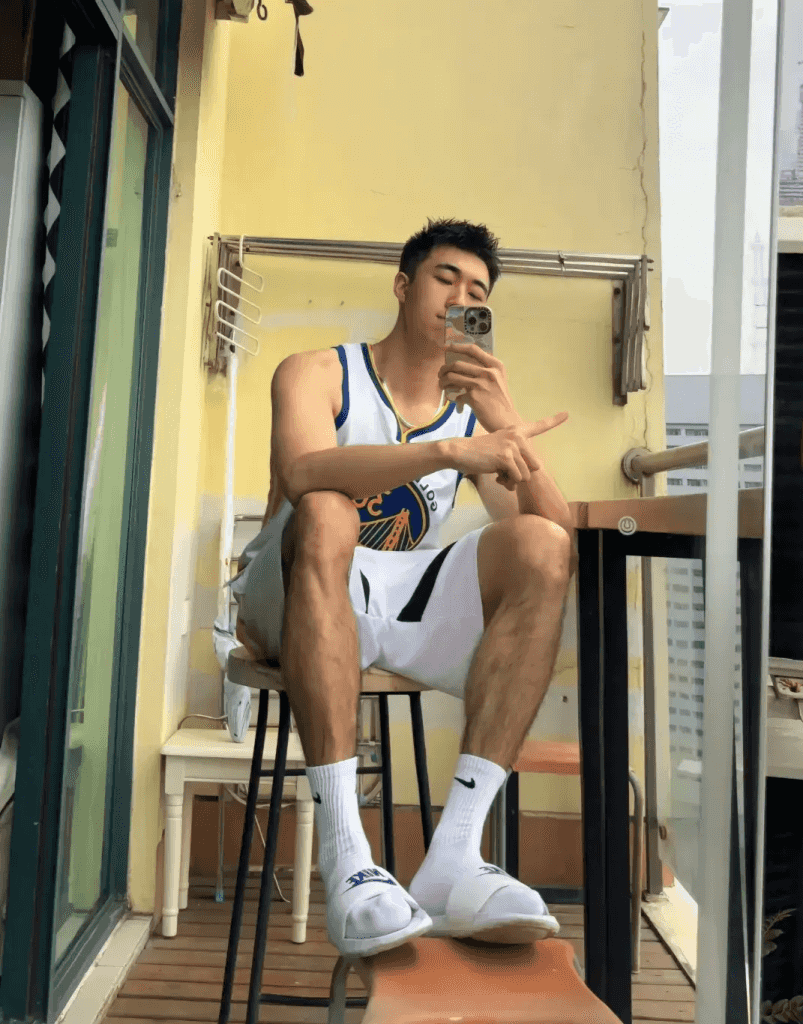 大长腿 192 浓毛体育生，直播白袜性感又迷人