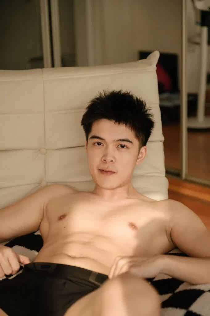 宝藏摄影师 诱惑满满 纯欲天花板 这样的腹肌体育生馋哭多少人