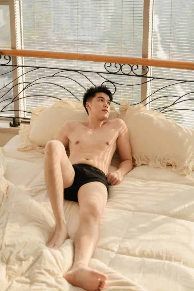 宝藏摄影师 诱惑满满 纯欲天花板 这样的腹肌体育生馋哭多少人