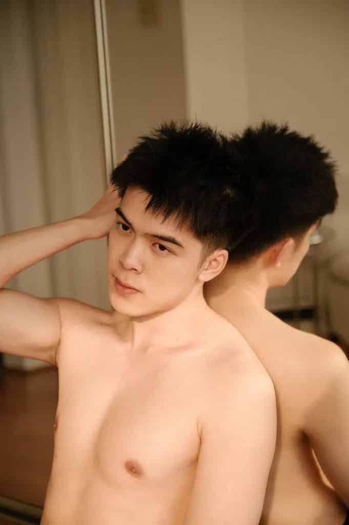 宝藏摄影师 诱惑满满 纯欲天花板 这样的腹肌体育生馋哭多少人