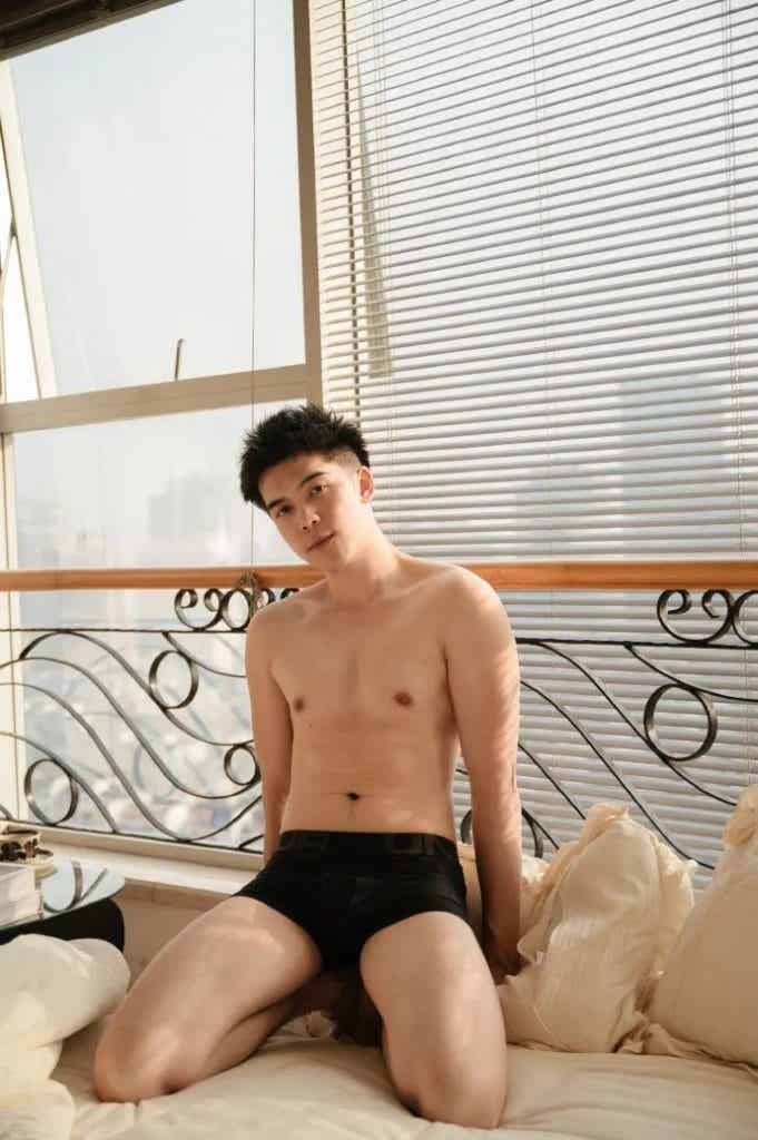 宝藏摄影师 诱惑满满 纯欲天花板 这样的腹肌体育生馋哭多少人