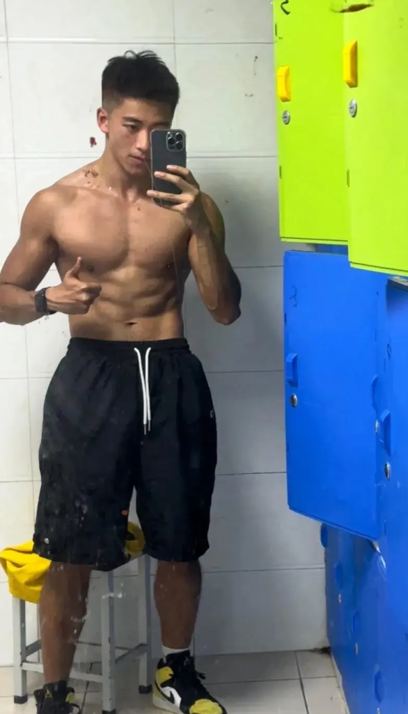 成都 25 大胸肌腹肌超帅的黑皮体育生