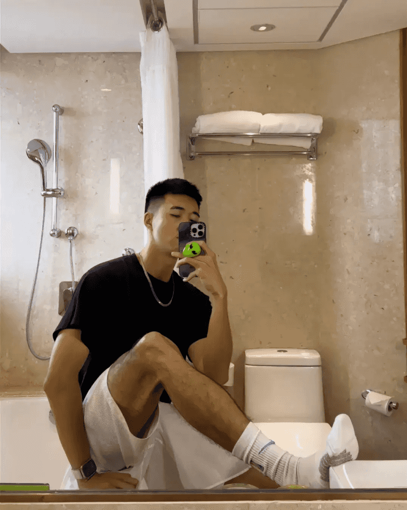 大长腿 192 浓毛体育生，直播白袜性感又迷人