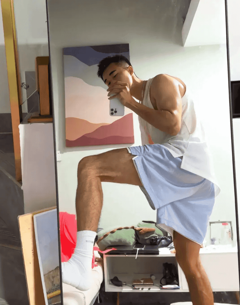 大长腿 192 浓毛体育生，直播白袜性感又迷人