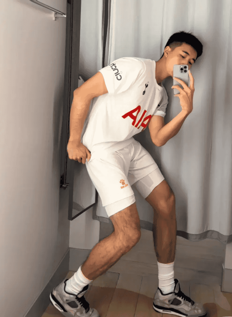 大长腿 192 浓毛体育生，直播白袜性感又迷人