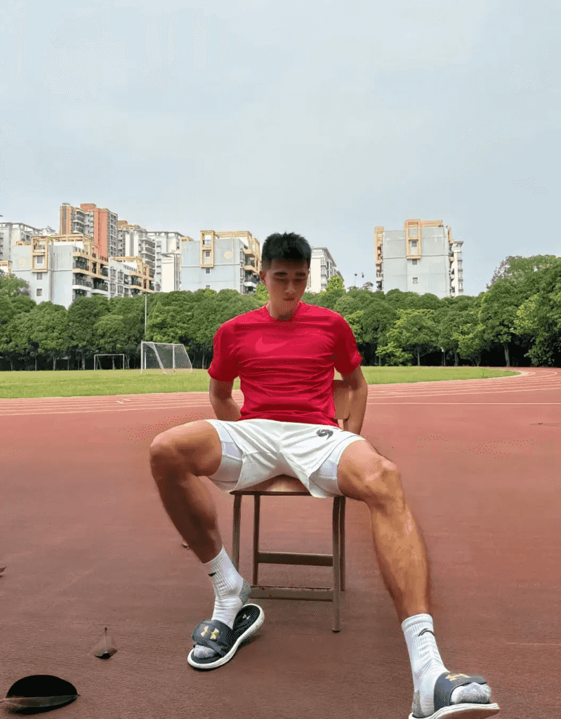 大长腿 192 浓毛体育生，直播白袜性感又迷人