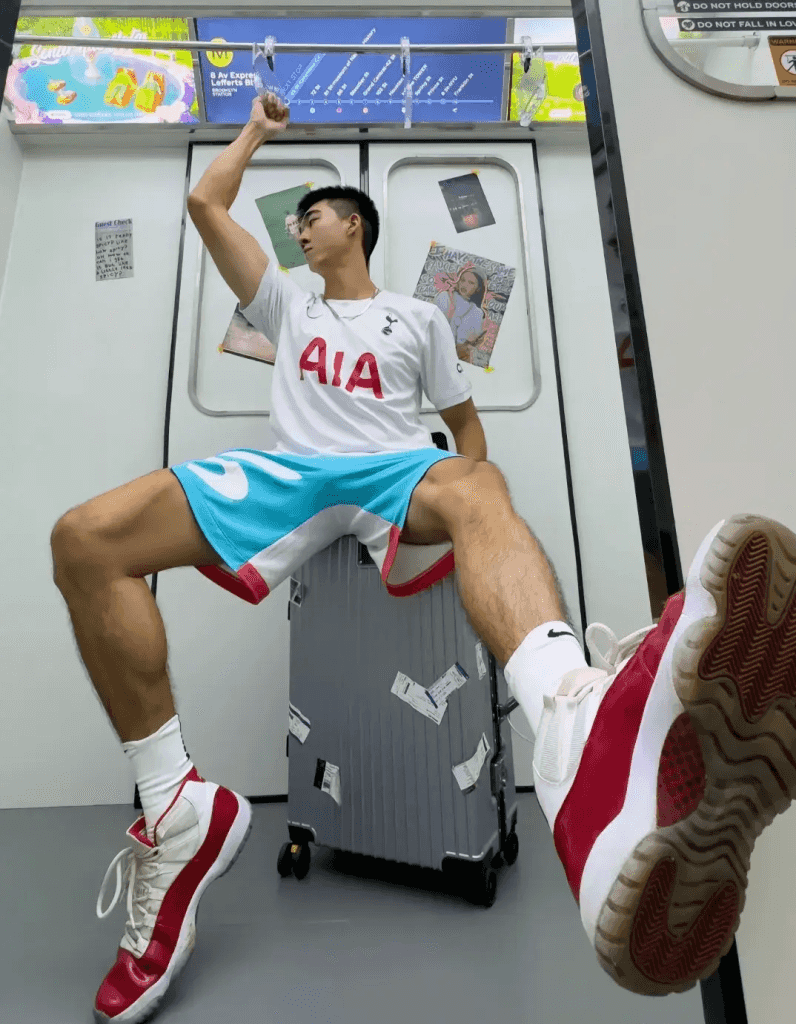 大长腿 192 浓毛体育生，直播白袜性感又迷人